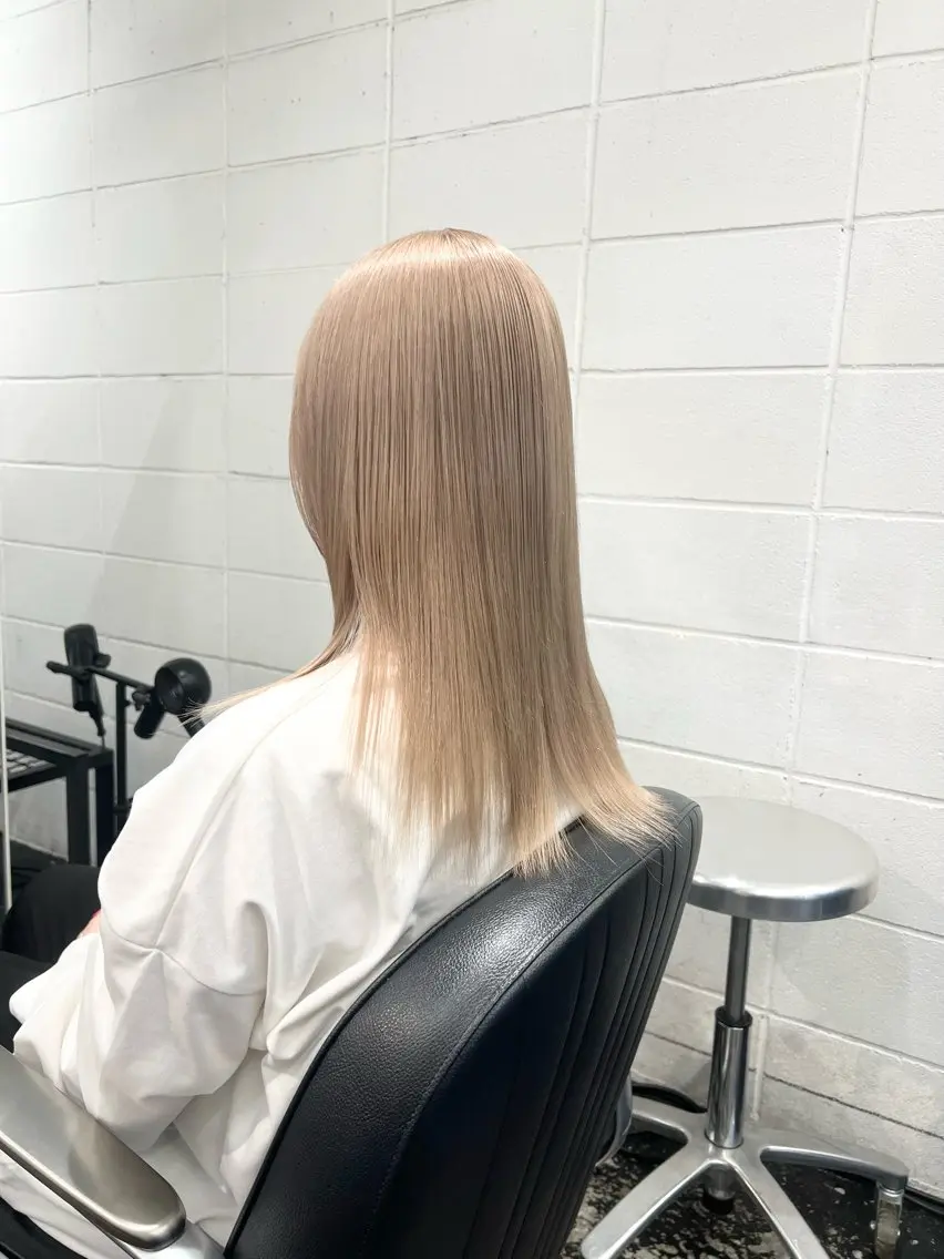 ミディアム カラー アッシュ ベージュカラー ブリーチ ブロンド ケアブリーチ カット ヘアカラー トリートメント HARU//原宿🤍 リピート率NO.1のヘアスタイル