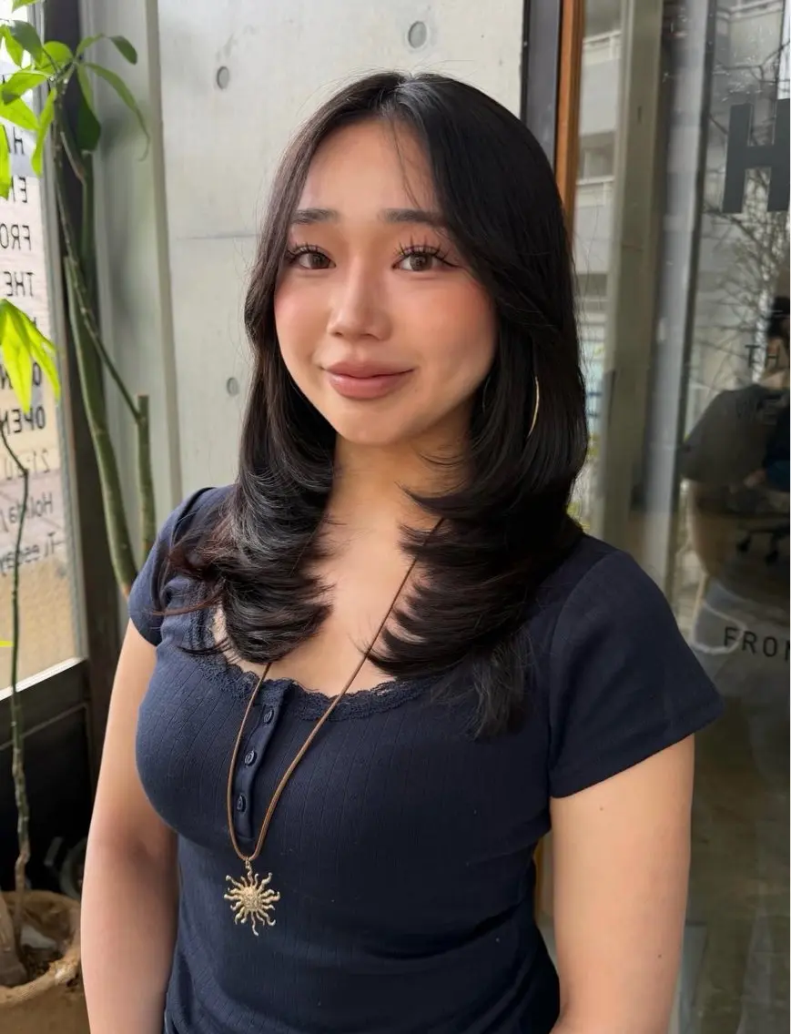 ロング レイヤーカット 小泉 璃子のヘアスタイル