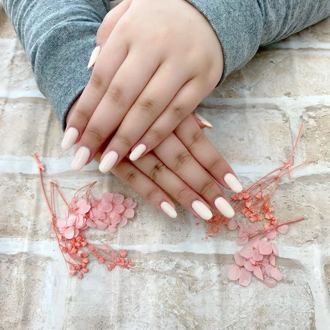 ネイル ホワイト F. Neneのネイルデザイン