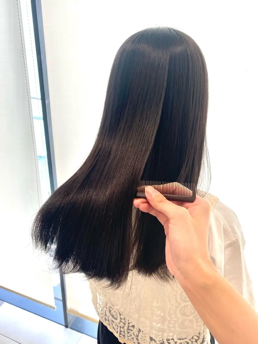 セミロング mei / レイヤー 顔まわり 🤍のヘアスタイル