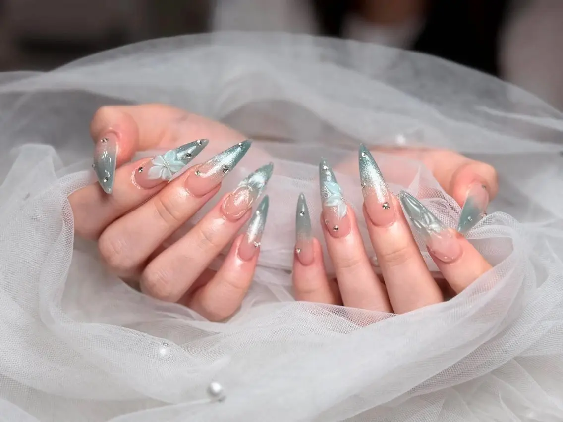 ネイル アートネイル 長さ出し ジェルネイル 韓国ネイル マグネットネイル ハンドネイル Cloudy Chan Nailのネイルデザイン