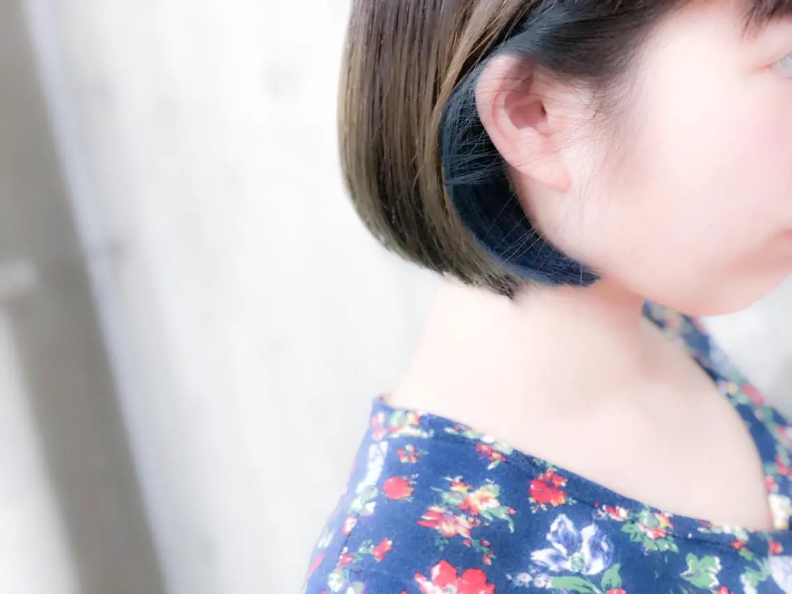 ショート カラー ブルーカラー グレージュ 北條 優輝のヘアスタイル
