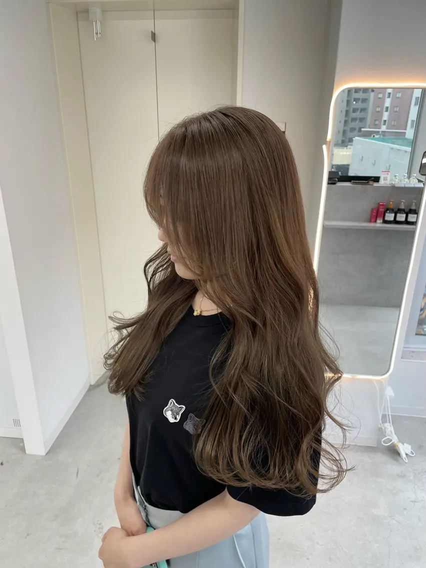 ロング カラー ベージュカラー ブリーチ ミルクティーベージュ ブリーチなしカラー ヘアカラー トリートメント ブリーチ有無Wカラー メンズパーマ大成のヘアスタイル