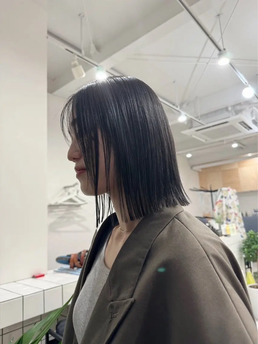 カラー アッシュ アッシュグレー アッシュグレージュ グレージュ レイヤー、ボブ、ショ ートカット　松本翔大のヘアスタイル