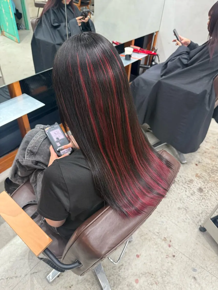 ロング カラー レッドカラー ヘアカラー トリートメント ヘアセット 佐々木 里紗のヘアスタイル