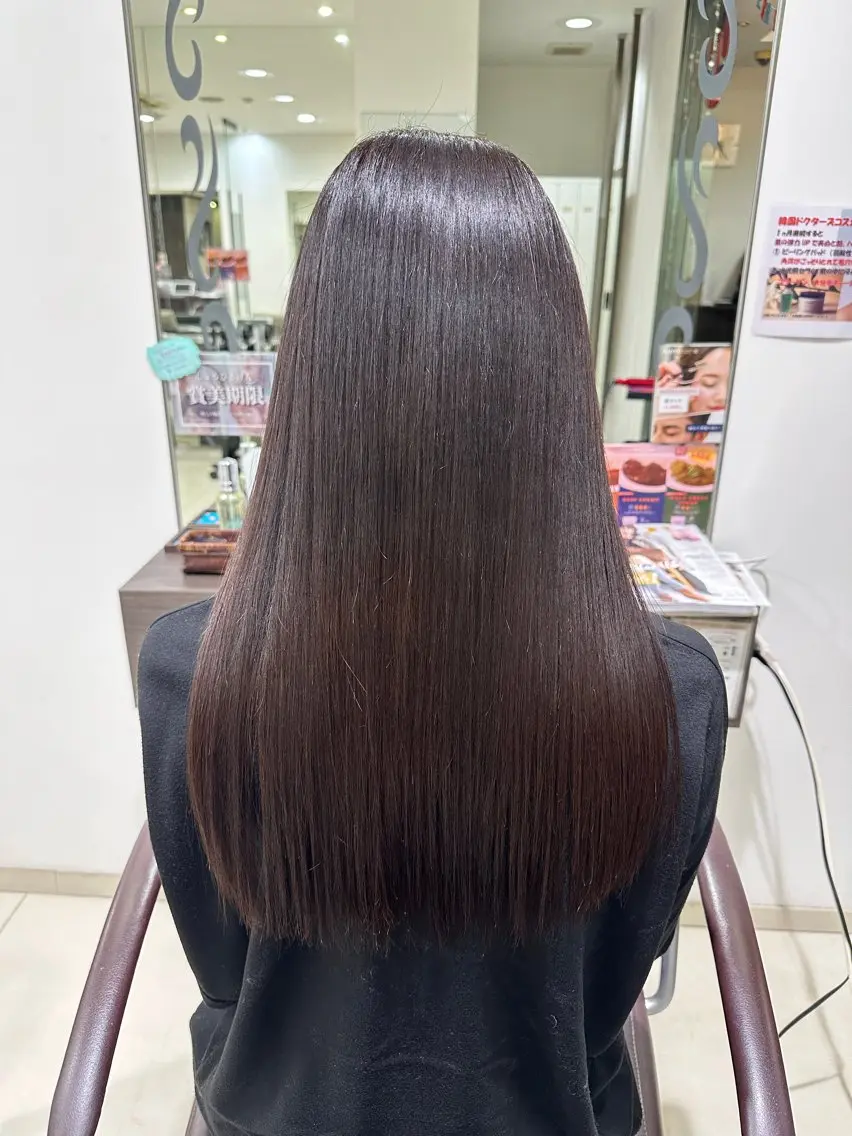 ロング カット 縮毛矯正 トリートメント 木曜日空きあり‼️ 艶々カラー🩷のヘアスタイル