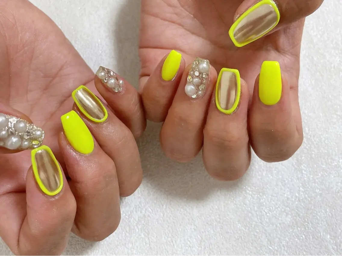 ネイル オーロラネイル フットネイル フレンチネイル ジェルネイル マグネットネイル ハンドネイル kiki nail &brow二子玉川のネイルデザイン