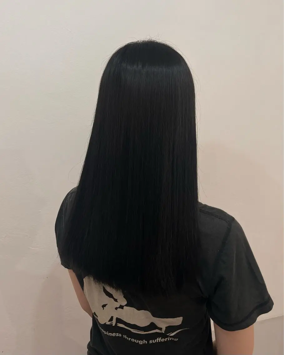 セミロング カラー 黒髪 ブリーチ 透明感カラー デザインカラー ハイトーンカラー ヘアカラー トリートメント sayuri /大阪・心斎橋美容師のヘアスタイル