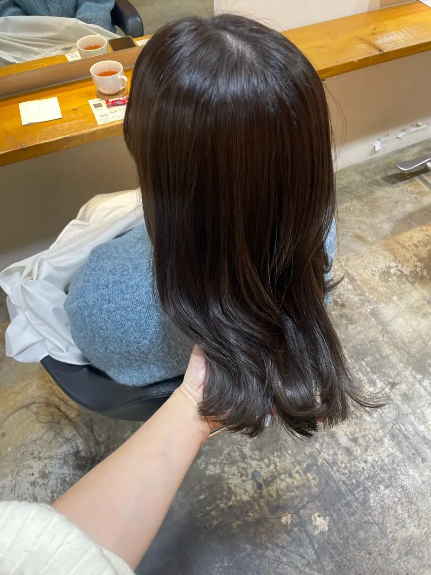 ミディアム カラー アッシュ アッシュグレー アッシュグレージュ グレージュ MIOベージュカラー 柔らかいカラーのヘアスタイル