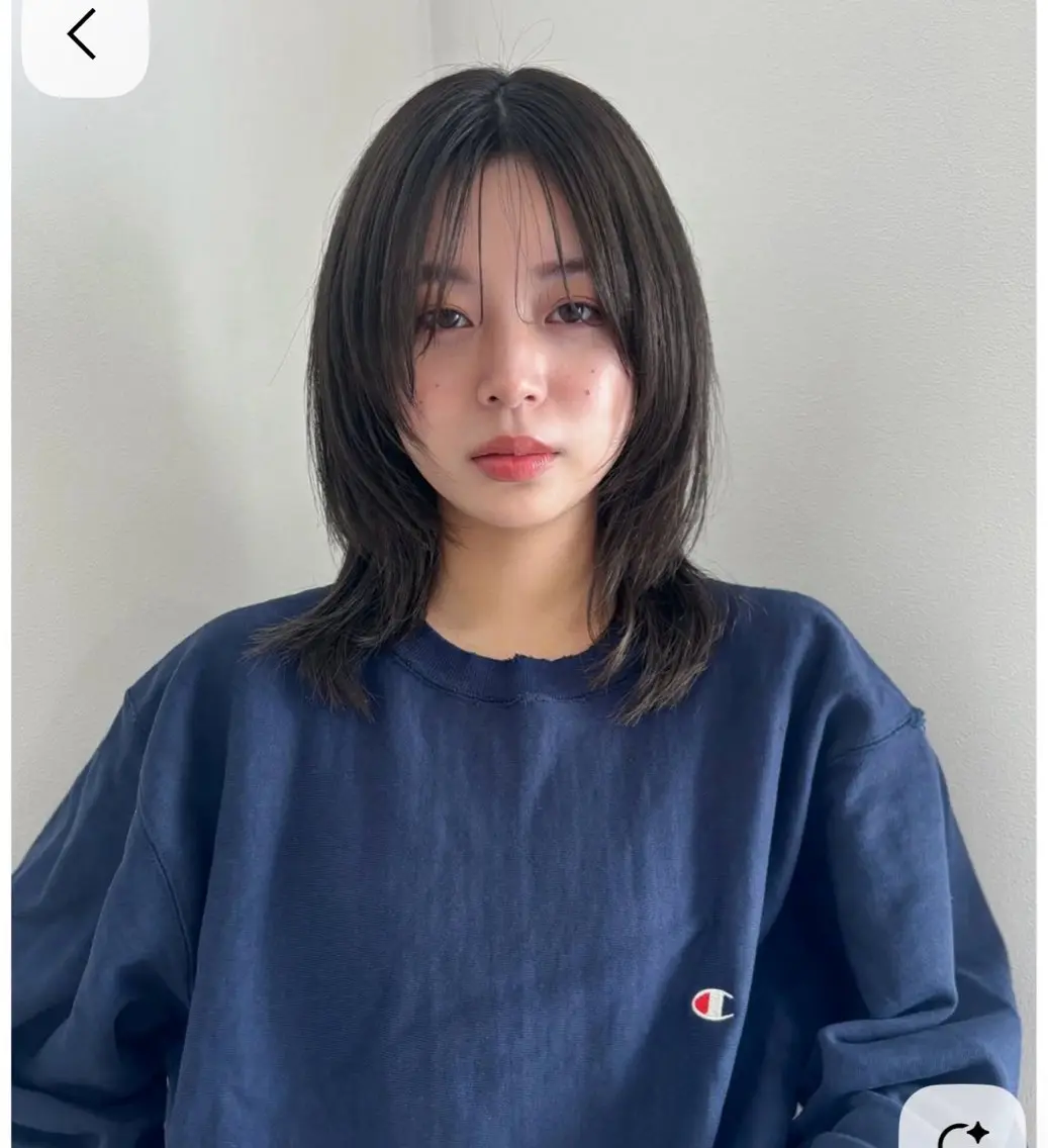 ミディアム 佐々木 彩花のヘアスタイル