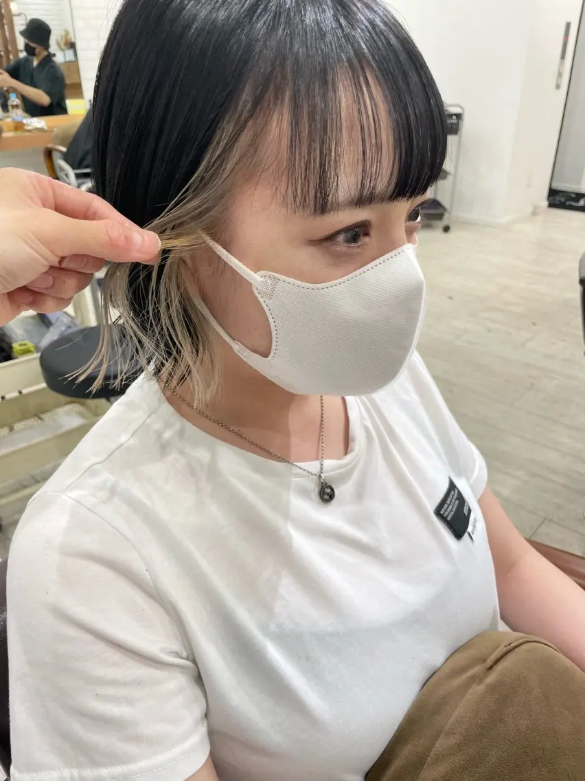 ショート カラー ベージュカラー インナーカラー 内田 真里奈のヘアスタイル