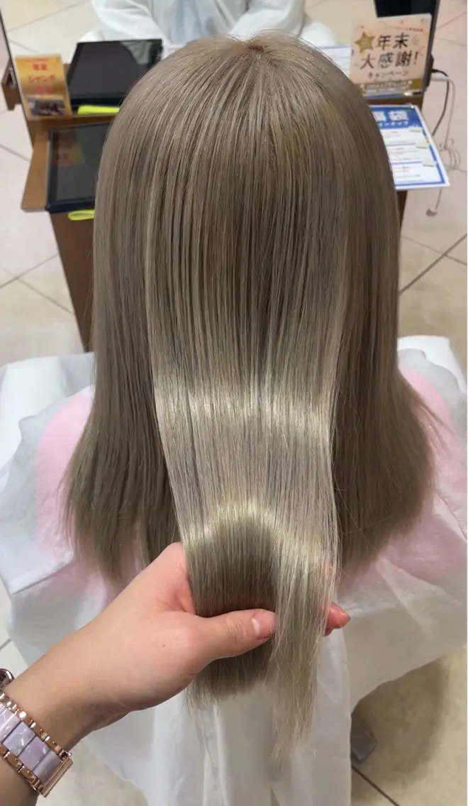 カラー ベージュカラー ブリーチ ホワイトベージュ * SHIORIのヘアスタイル