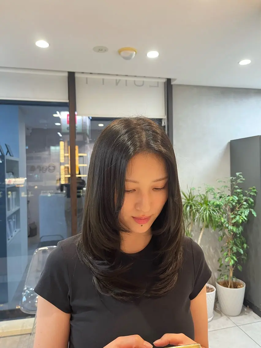 セミロング Maya /カラーモデルのヘアスタイル