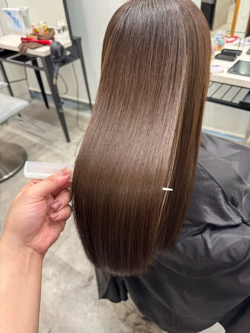 セミロング カット ヘアカラー トリートメント RAISE by_WHITEのヘアスタイル