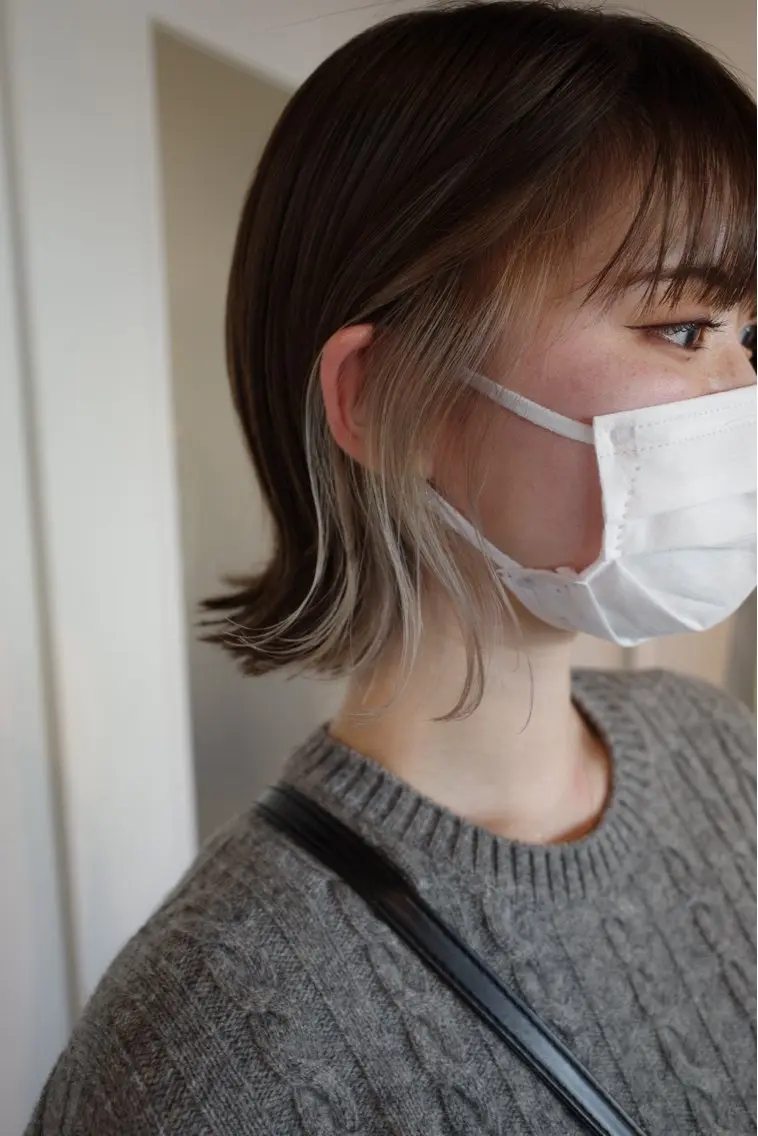 ミディアム カラー ベージュカラー ブリーチ 外ハネヘア 安藤 結花のヘアスタイル