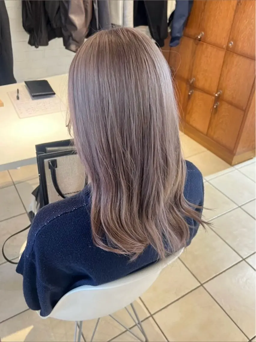 ロング キッズ 💫レイヤーカット 💫ブリーチ💫サキのヘアスタイル