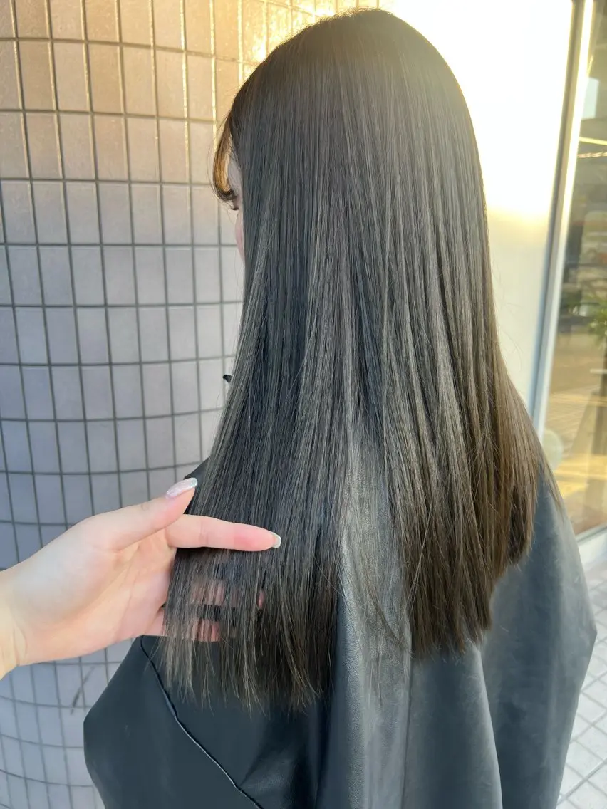 ロング ヘアカラー トリートメント piilo/ 岩花梨乃のヘアスタイル