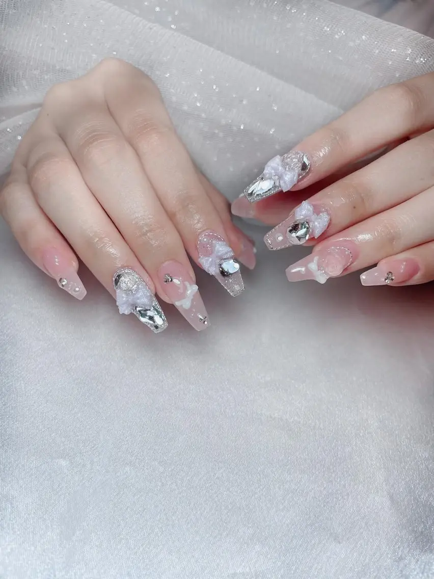 ネイル アートネイル ジェルネイル 韓国ネイル ニュアンスネイル ワンカラーネイル ハンドネイル Queen Nail Salonのネイルデザイン