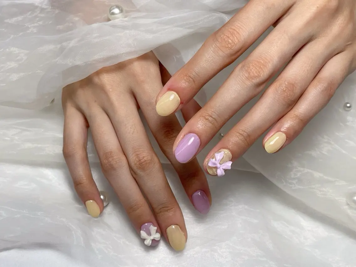 ネイル パステルネイル ぷっくりネイル リボン 黄色 EMIO EMIOのネイルデザイン