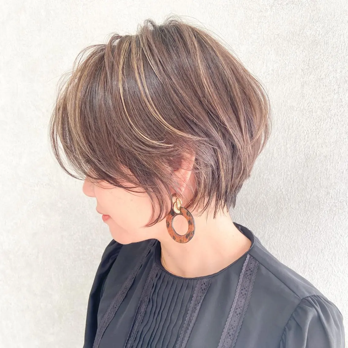 ショート ハイライト 松本 千夏のヘアスタイル