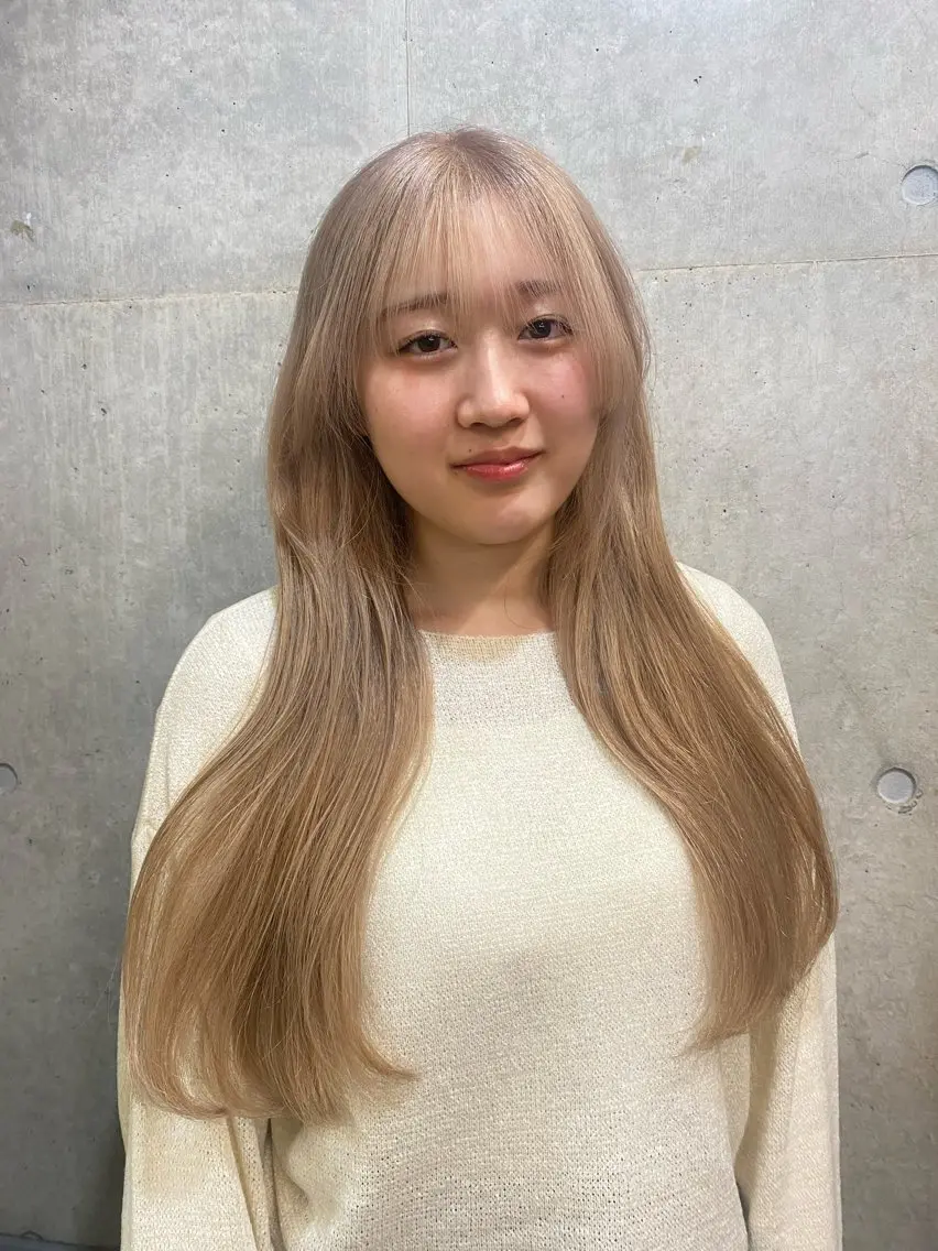 ロング カラー 顔まわりレイヤー 顔周りカット レイヤーカット ブリーチカラー🎀 LiLi🫧のヘアスタイル