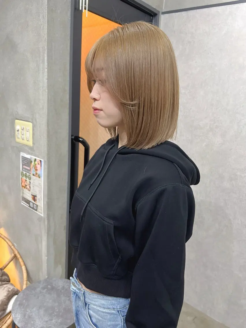 ショート カラー ベージュカラー ブリーチ ケアブリーチ ハイトーンカラー ミルクティーベージュ カット ヘアカラー YUI ハイトーンカラーのヘアスタイル