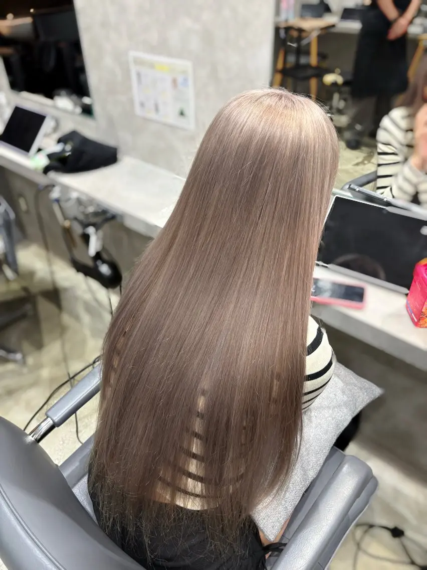 ロング カラー ブリーチ 透明感カラー グレージュ 縮毛矯正 トリートメント ヘアカラー 新宿/ミルクティー/ カットモデル/のりかのヘアスタイル