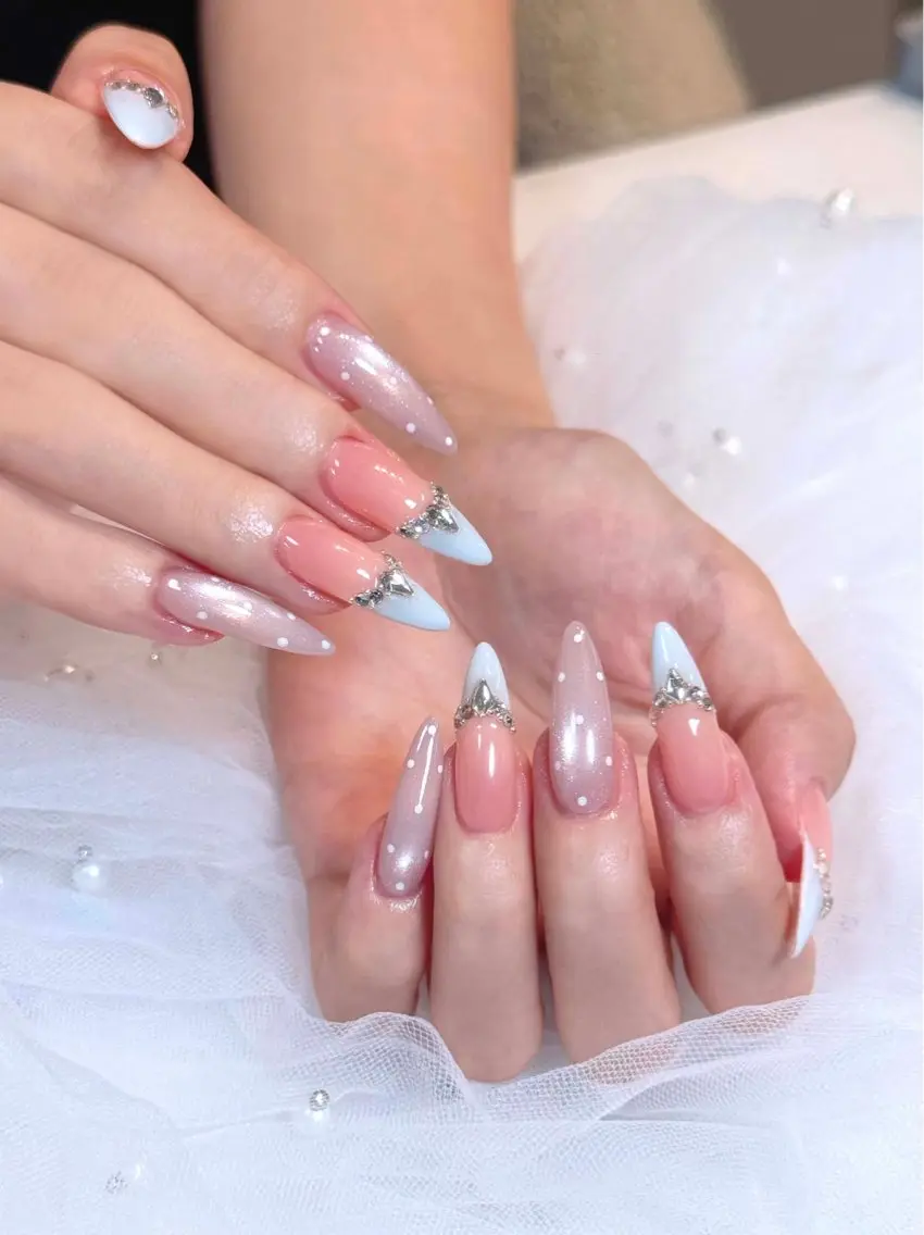 ネイル チークネイル ドット フレンチネイル グラデーション ハート ハンドネイル ハンドケア Eli Muse 新宿ネイルのネイルデザイン