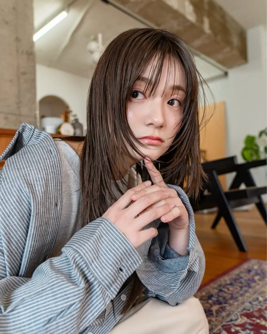 ロング 韓国風ヘア レイヤーカット ロング 小顔カット カット ヘアカラー ヨシモトリョウ /ボブ/パーマのヘアスタイル