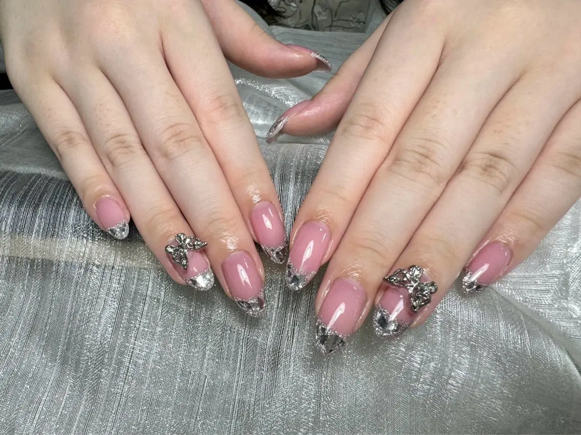 ネイル フレンチネイル ガラスフレンチ ハンドネイル ハンドケア 💕Dreamy KIYO💕のネイルデザイン
