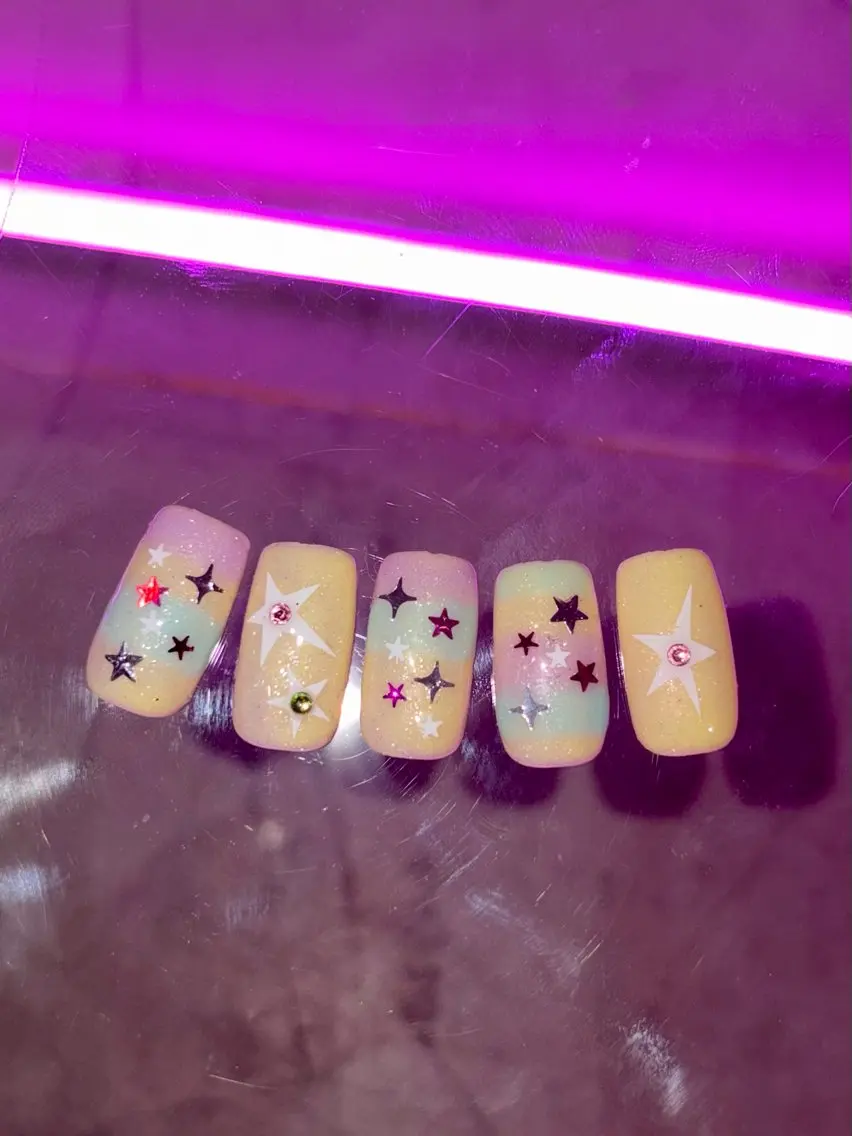 ネイル ボーダー ラメ(グリッター) PINS16✴︎ 原宿ネイリストumiのネイルデザイン