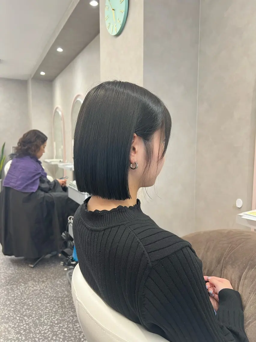 ショート カラー ブルーカラー ブルーグレー ブルーグレージュ グレージュ ボブ カット ヘアカラー Naru┆川西能勢口 ┆髪質改善のヘアスタイル