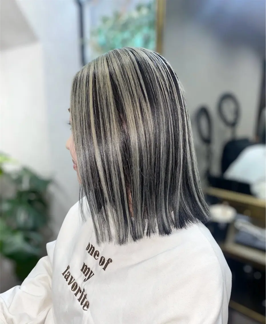ミディアム カット ヘアカラー ＳＨＩ ＺＵのヘアスタイル