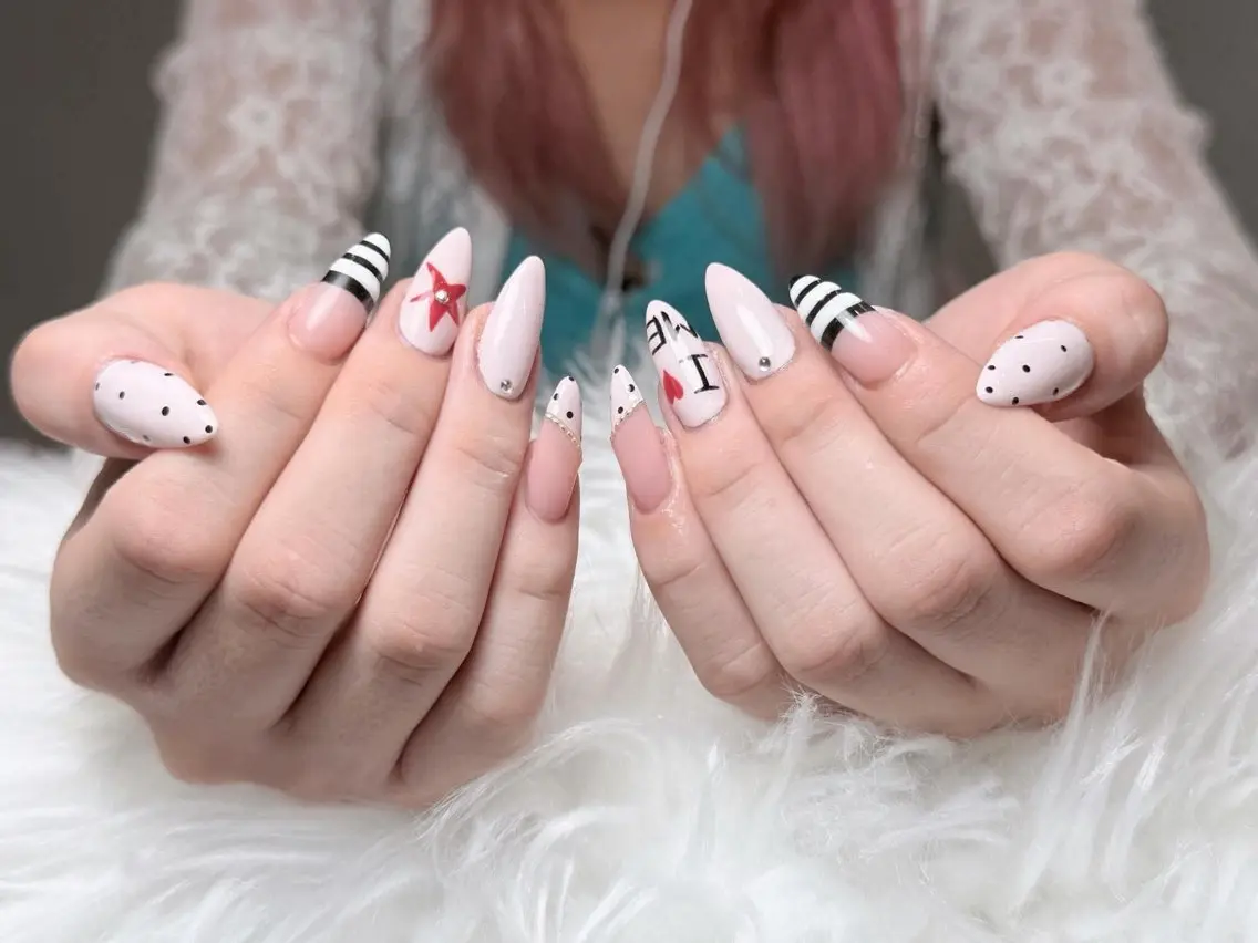 ネイル 水色 マグネットネイル ニュアンスネイル オフィスネイル ワンカラーネイル ハンドネイル Squen Nail shinjukuのネイルデザイン