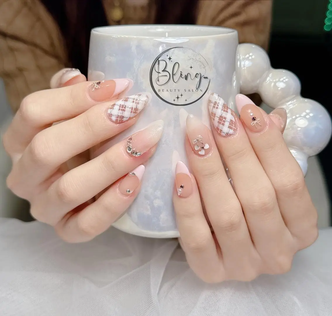 ロング 韓国風ヘア ハンドネイル Bling Salonのネイルデザイン