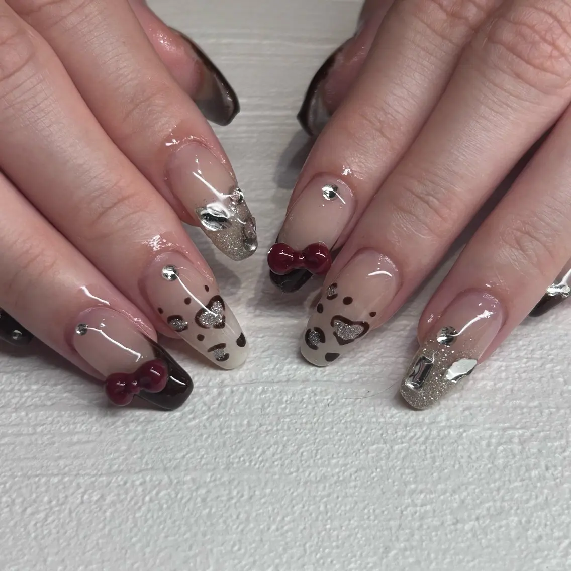 ネイル アニマル柄 ボルドー フレンチネイル ラメ(グリッター) シルバー r.nail BY 森山🦋のネイルデザイン
