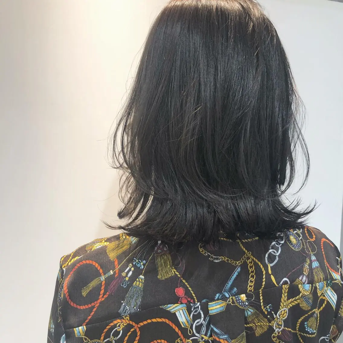 セミロング カラー イルミナカラー ORIKA 美容室のヘアスタイル