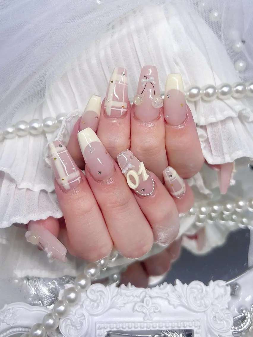 ネイル ハンドネイル ️🫧みつき/ 渋谷/痛ネイル️🫧のネイルデザイン