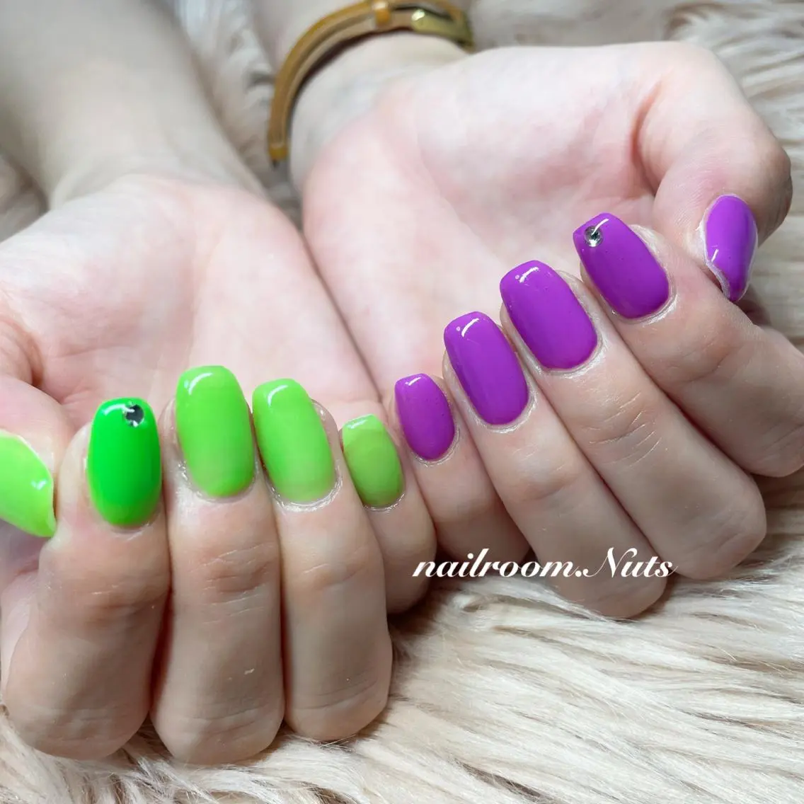 ネイル ストーンネイル ハンドネイル nailsalon Nutsのネイルデザイン