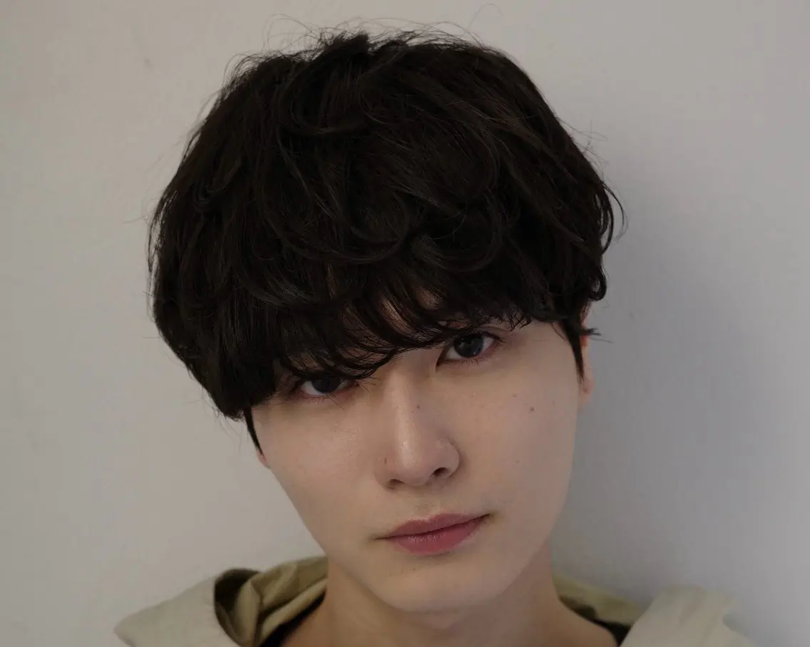 ミディアム パーマ メンズ ミディアムパーマ メンズパーマ カット パーマ ヘアセット メンズパーマ 新宿 yudaiのヘアスタイル