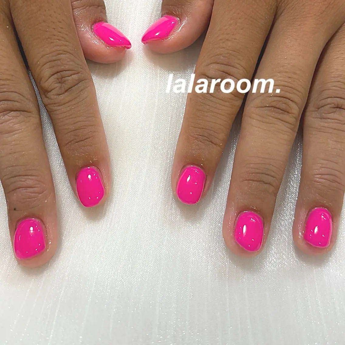 ネイル キラキラネイル マグネットネイル オフィスネイル ワンカラーネイル シンプルネイル ハンドネイル lala room.のネイルデザイン