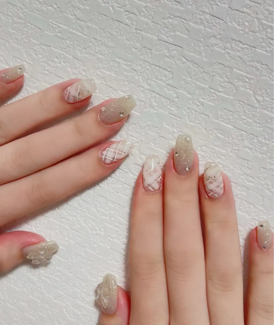 ネイル オーロラネイル 長さ出し フットネイル 韓国ネイル ラメ(グリッター) 👍thumbs up nail👍のネイルデザイン