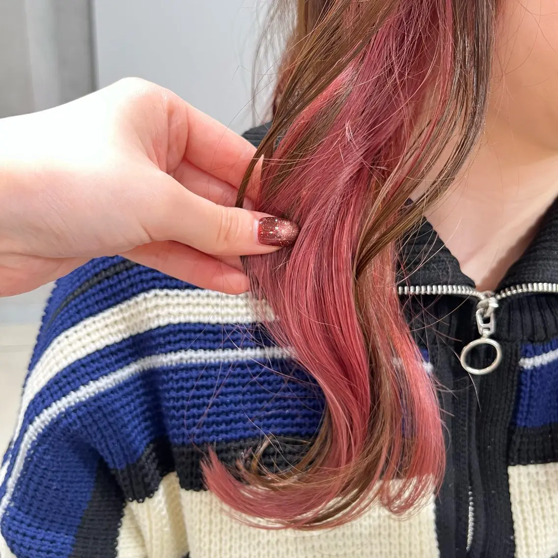 ロング カラー ブラウンカラー ピンクカラー ピンクブラウン カット ヘアカラー 巖本 真希のヘアスタイル