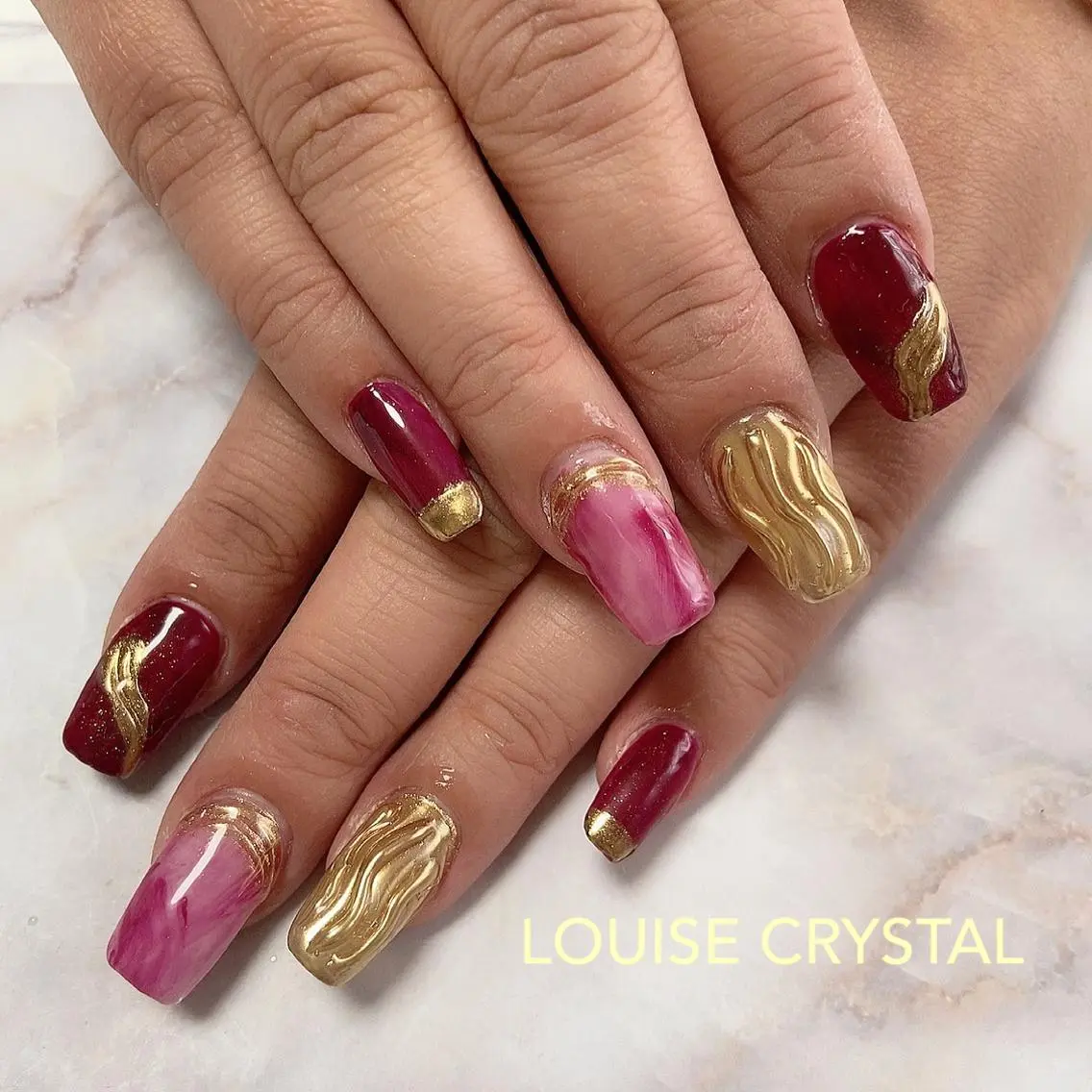 ネイル ボルドー ハンドネイル LOUISE CRYSTALのネイルデザイン
