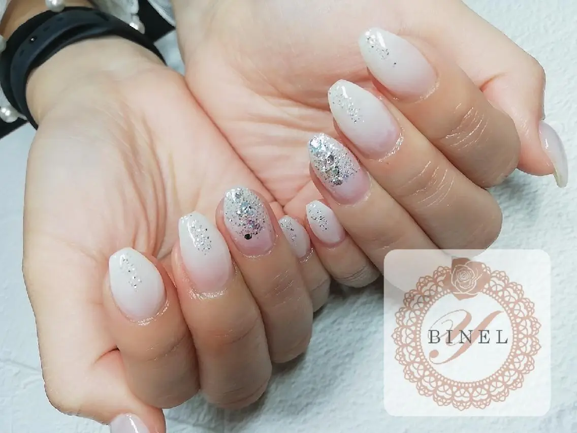 ネイル グラデーション ラメ(グリッター) ラメグラデーション ニュアンスネイル 冬ネイル ハンドネイル Nail Salon Y.BINELのネイルデザイン