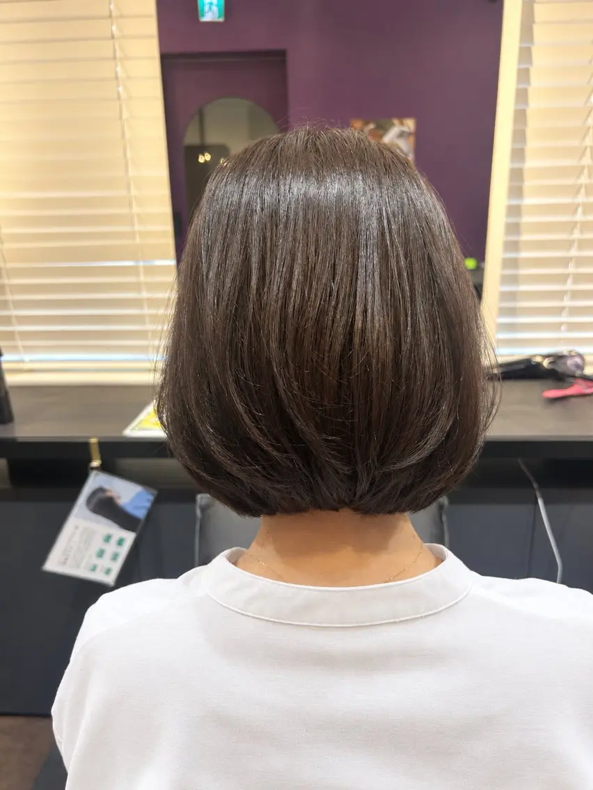 ショート カラー ボブ レイヤーカット 岡田 七海のヘアスタイル