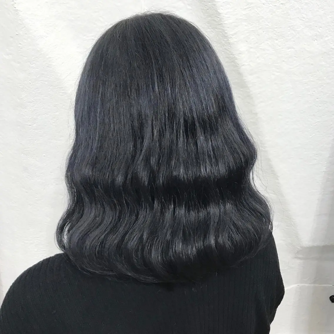ミディアム カラー ブリーチ ネイビーカラー K-POP好き美容師 🇰🇷Kai.Yのヘアスタイル