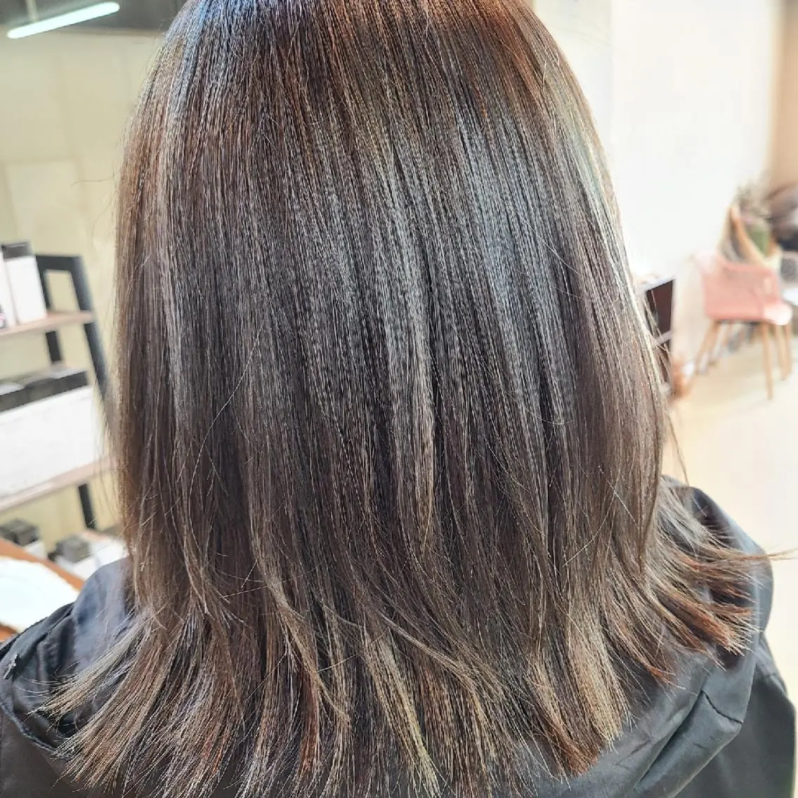 ミディアム カラー グレージュ ハイライトカラー カーキグレージュ ハイライト 西田 理沙のヘアスタイル