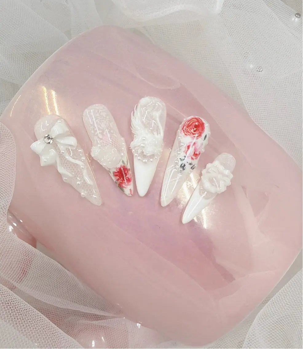 ネイル アートネイル オーロラネイル ボルドー チークネイル フレンチネイル ハンドネイル Sakura Nail Salonのネイルデザイン