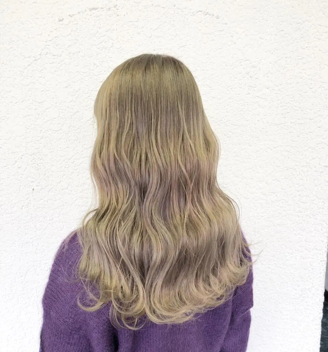 ロング カラー ベージュカラー ブロンド ブロンドベージュ 髪質改善で 憧れの潤艶美髪にのヘアスタイル